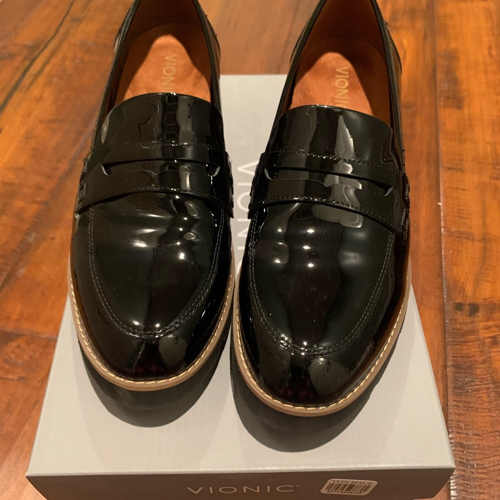 Brand new Vionic lug sole loafer size 9.5